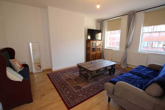 Flat to rent in Castle Street, Reading