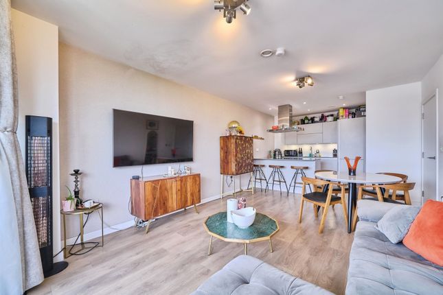 304, Carriage House, London photo 3
