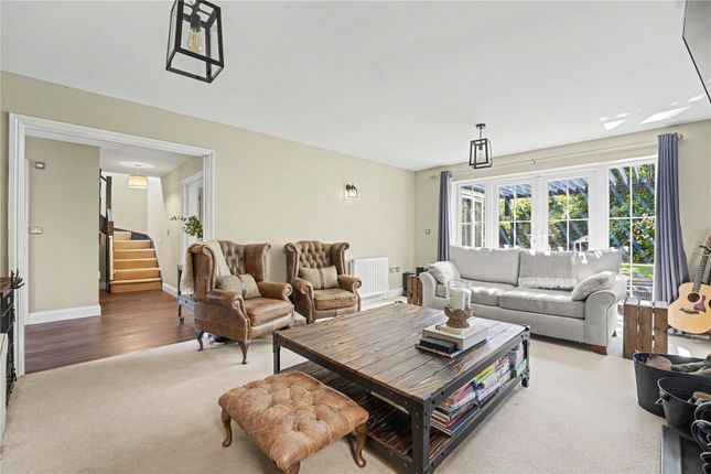 2, Devey Close, Hertfordshire photo 4