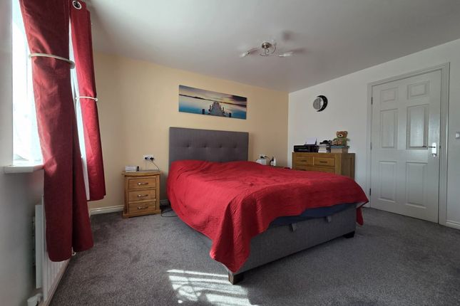 51 Willowdale, Leeds photo 4