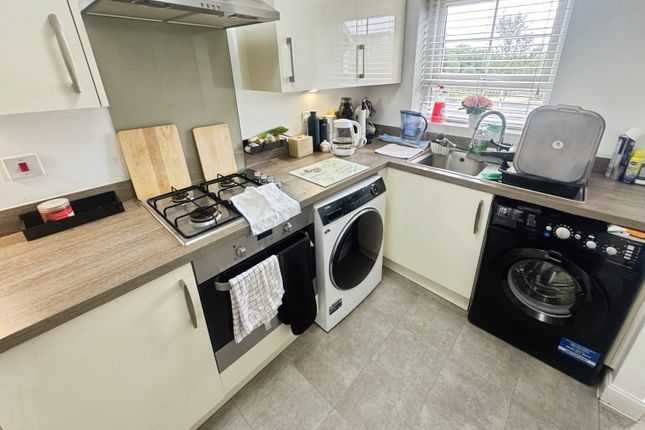 37, Henry Dunn Avenue, Stoke-on-trent photo 2