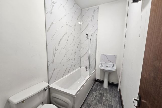 7a, Morris Green Lane, Bolton photo 2