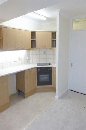 32, Martins Court, Stadium Road, Southend-On-Sea photo 5