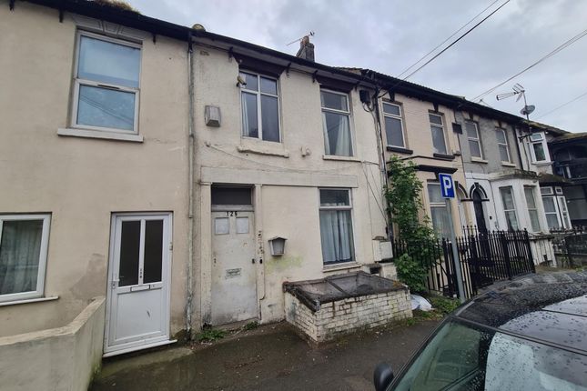Triplex for sale in Luton Road, Chatham