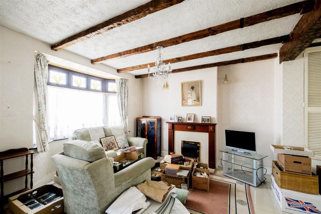 20, Mark Avenue, North Chingford photo 4