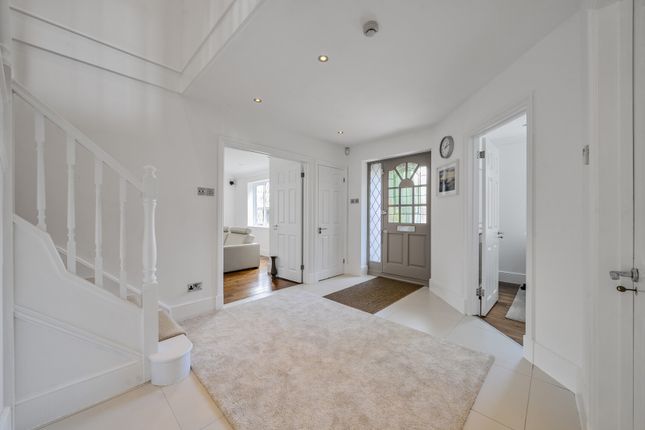 6, The Denningtons, Surrey photo 4