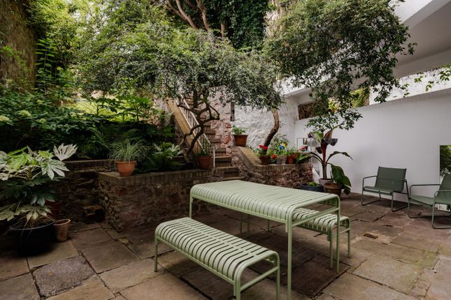 The Courtyard, 5, Royal York Crescent, Bristol photo 3