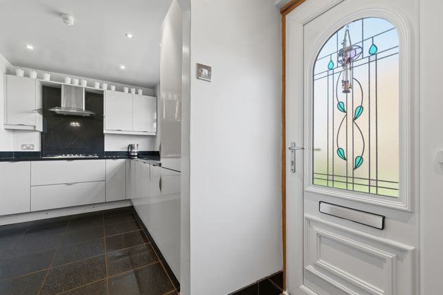 2 Robb Terrace, Kirkintilloch, Glasgow photo 4
