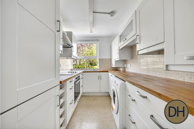 27, Mayflower Court, Ongar photo 4