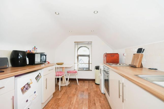 Flat 5 - Kitchen 03.Jpg