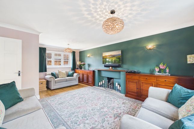 66 Brampton Close, Stanford-Le-Hope photo 2