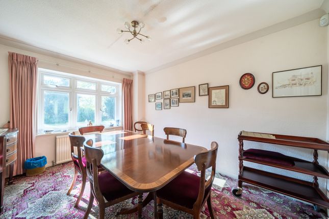 The Sloop, 42, Beech Waye, Buckinghamshire photo 5
