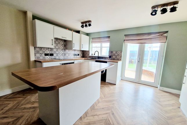 29 Tamar Close, Manchester photo 4