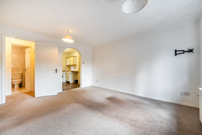27 Elton Park, Watford photo 3