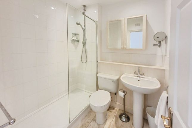 Pbox-Bathroom-335579.Jpg