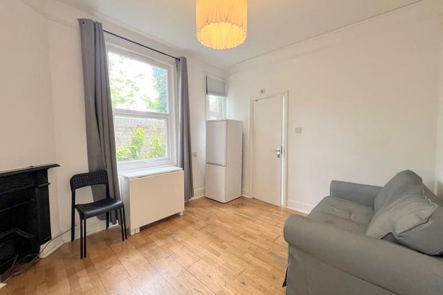 Thumbnail Flat to rent in Highlands Avenue, Acton