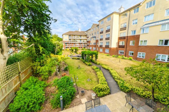 Flat 21, Alston Court, Westcliff-On-Sea photo 3