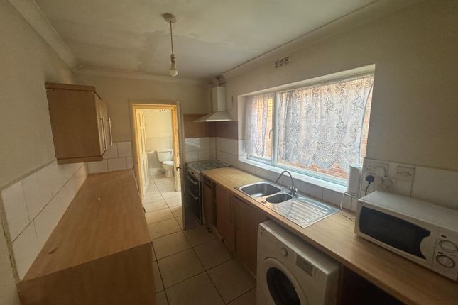 12, Woden Road, Wolverhampton photo 3