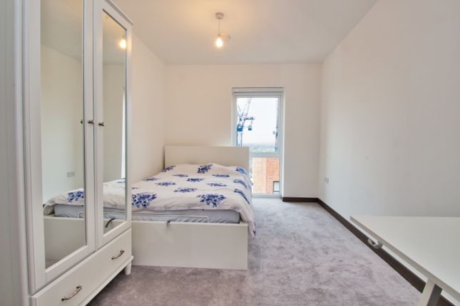 Flat to rent in Sydney Road, Watford