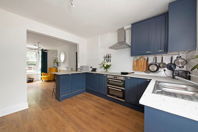 Derrick Gardens, London photo 3