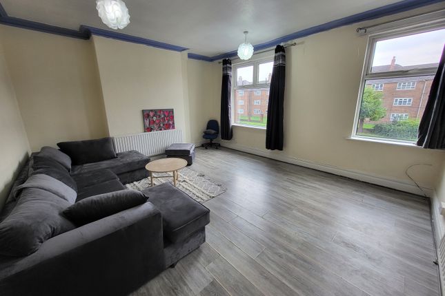 900a Chester Road, Stretford, Manchester photo 2