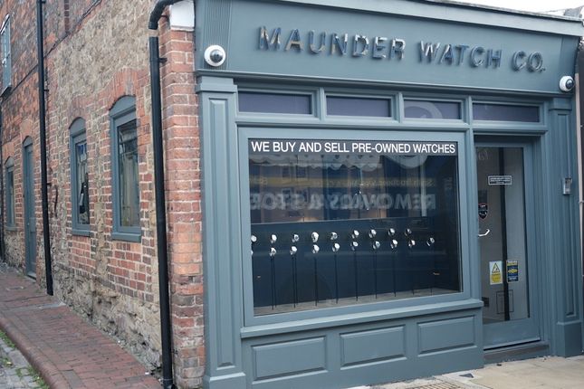 Retail premises to let in North Street, Guildford