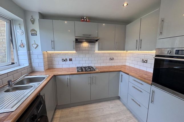 30, Payne Close, Crawley photo 4