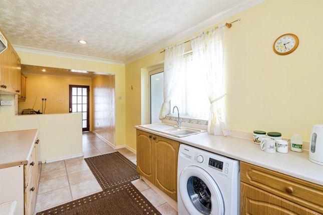 42, Mclean Drive, Lowestoft photo 4
