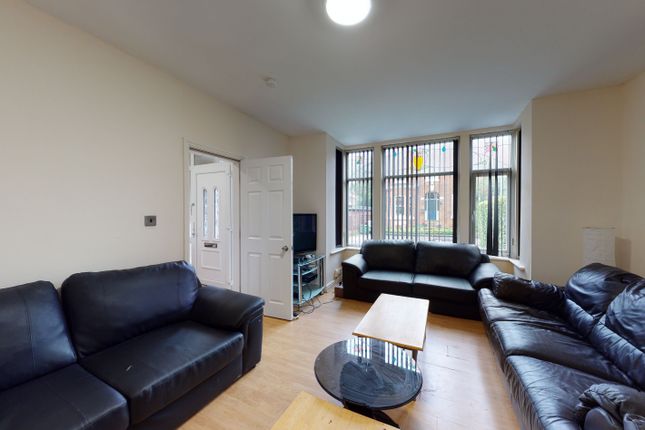 32, Heaton Road, Manchester photo 2