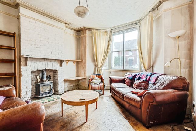 4-bed semi-detached on 41, Kingshill Road, Wiltshire, £230,000