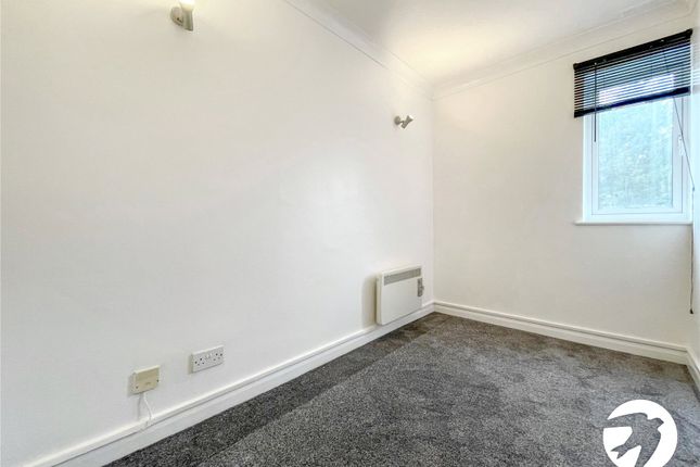 7 Cloisters Court,, Erith Road, Kent photo 5