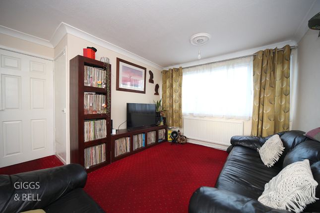 11, Thrales Close, Luton photo 3