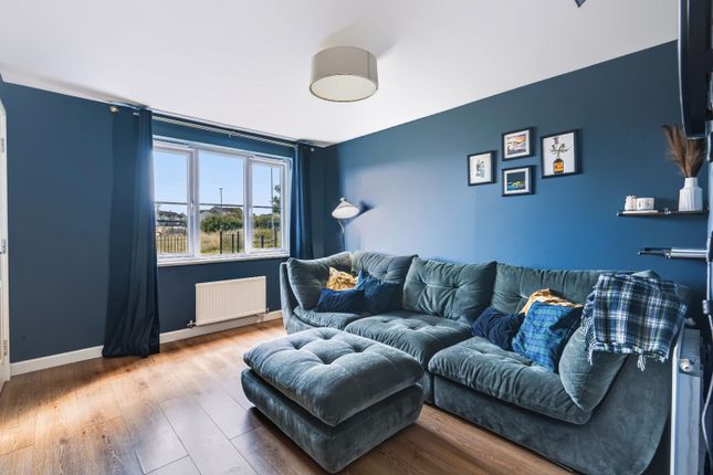 22 Russell Drive, Bathgate, West Lothian photo 4