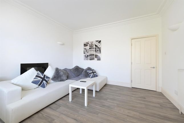 Flat 1 Tower Court, 1 Tower Road, Tadworth photo 4