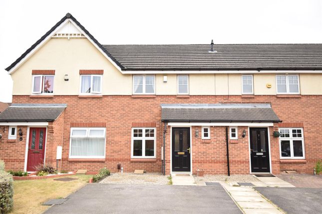 Town house to rent in Mill Chase Close, Wakefield