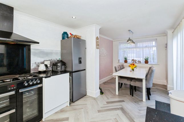 43, Wood Close, Windsor photo 4