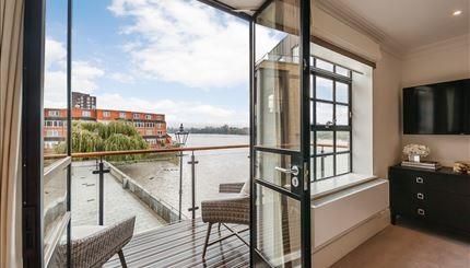 Flat to rent in Palace Wharf, Hammersmith, London
