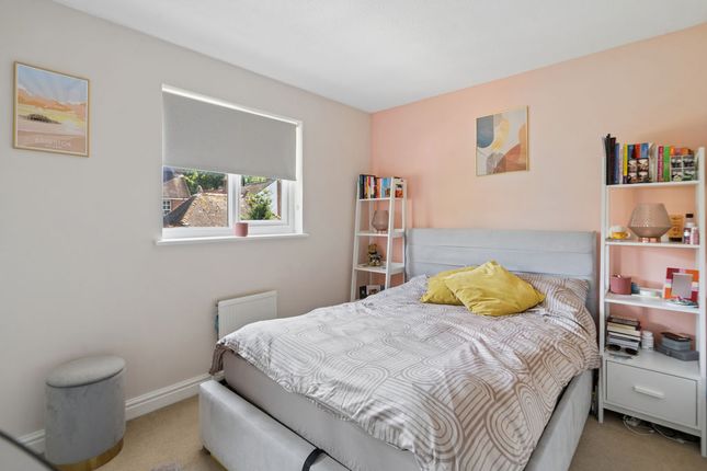 12, Sycamore Close, Bourne End photo 4