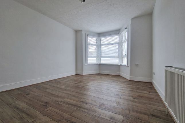 Flat 3, 20 Wellwood Road, Essex photo 2