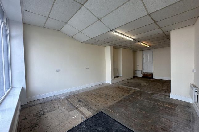 Property to rent in Victoria Road, Scarborough
