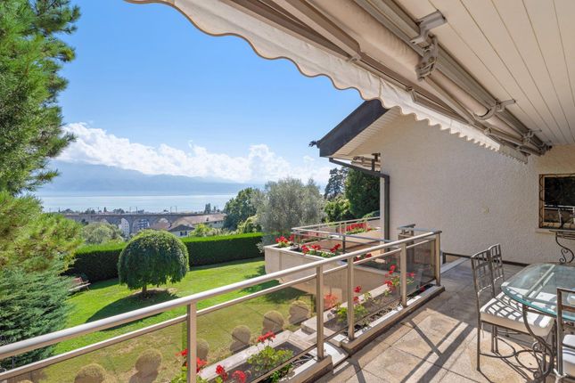 Villa for sale in Pully, Vaud, Switzerland