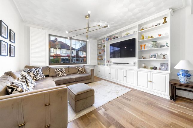 118 Arcadian Gardens, London photo 3