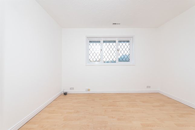 34 Marigold Close, Crowthorne photo 4