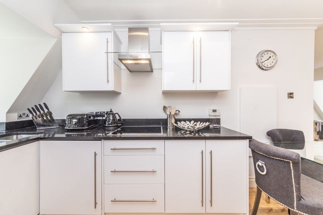 Flat to rent in Grosvenor Hill, London