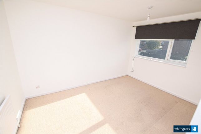 36, Royal Close, West Yorkshire photo 4