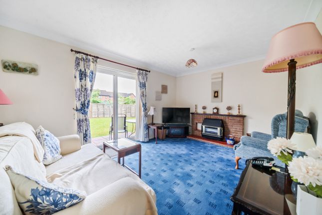 12, Fox Road, Surrey photo 4