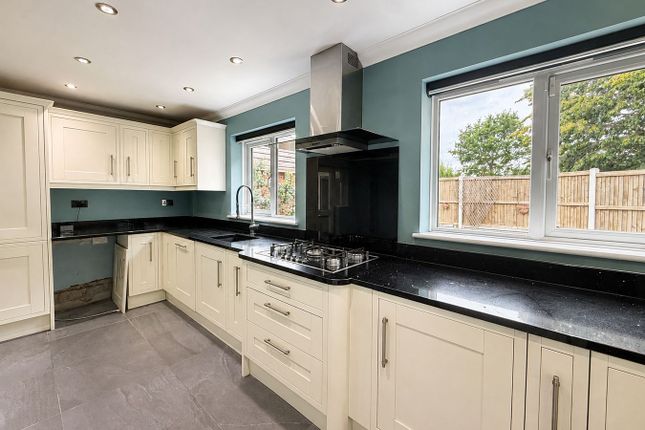 6, Robert Way, Colchester photo 4