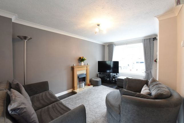 23, Hawkeswell Drive, Kingswinford photo 2