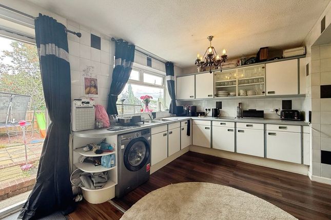 1, Holburn Walk, Ryton photo 4