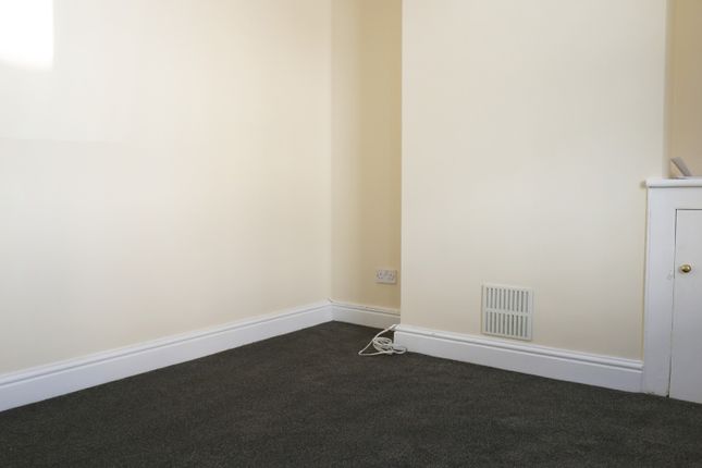 20, Grange Hill, Chatham photo 5